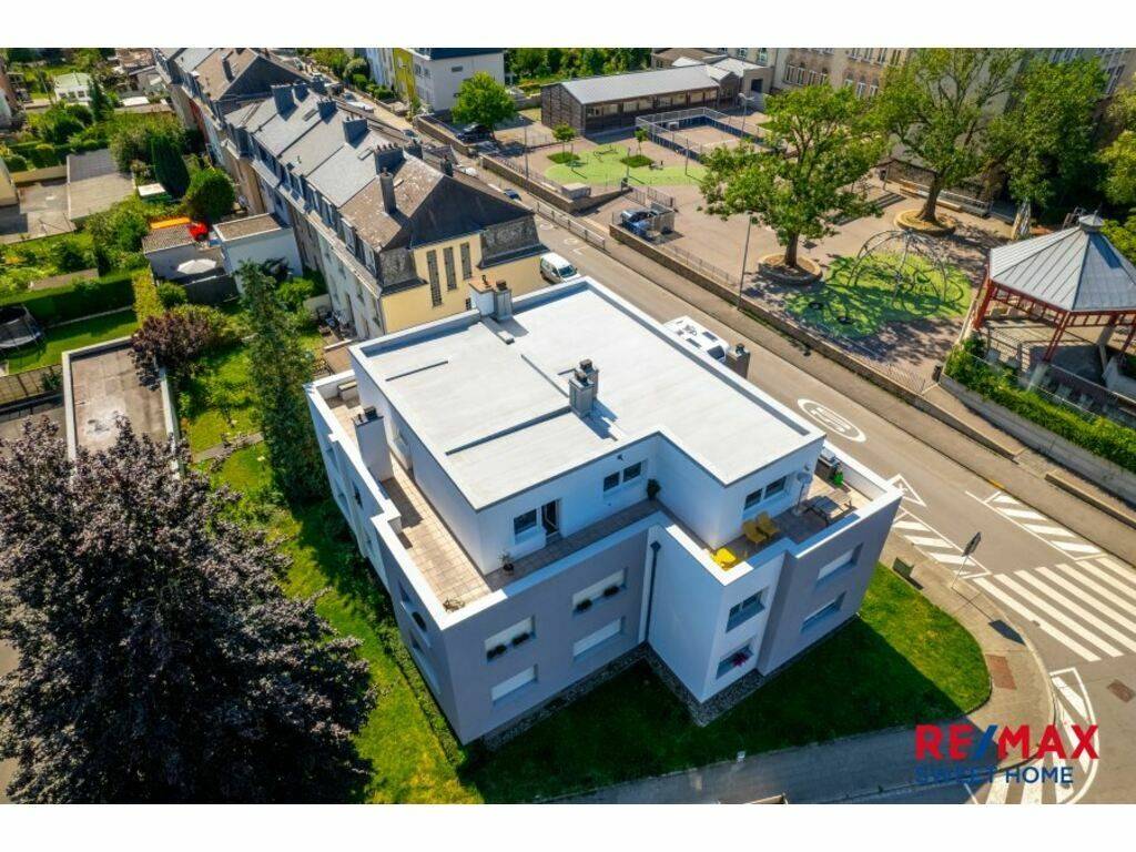 Rent Penthouse in rue Pierre Hentges Luxembourg. Excellent condition