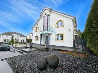 Detached house for sale