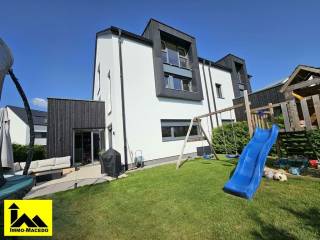 Detached house for sale
